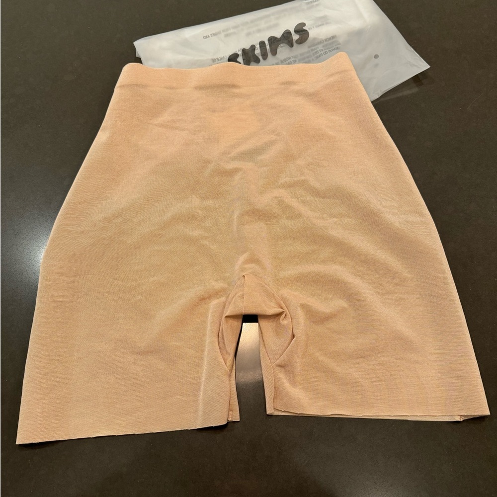 SKIMS Sheer Sculpt Low Back Short Shapewear